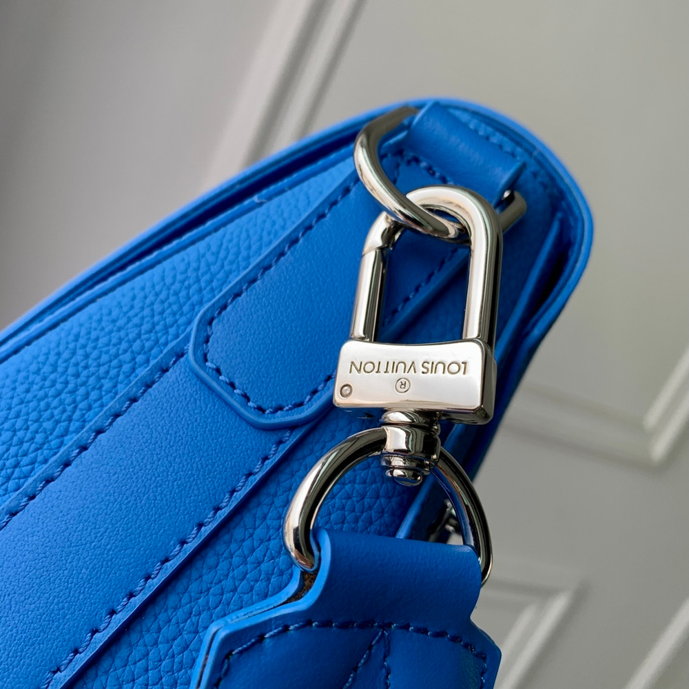 Louis Vuitton Takeoff Messenger