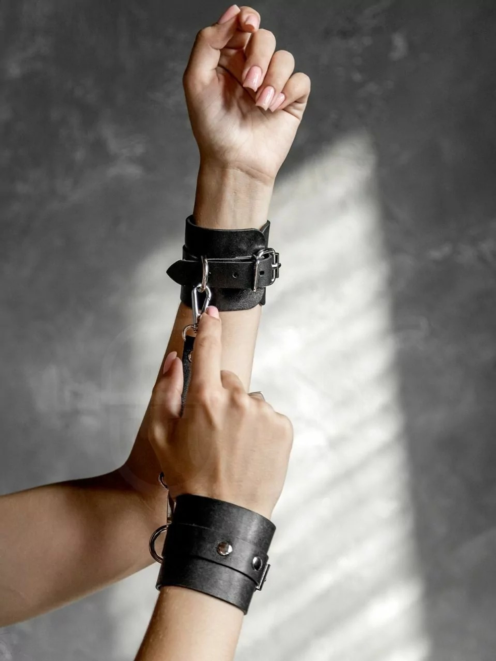 Комплект портупея и наручники кожа черный S/M