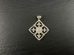 Подвеска. Четыре Лилии