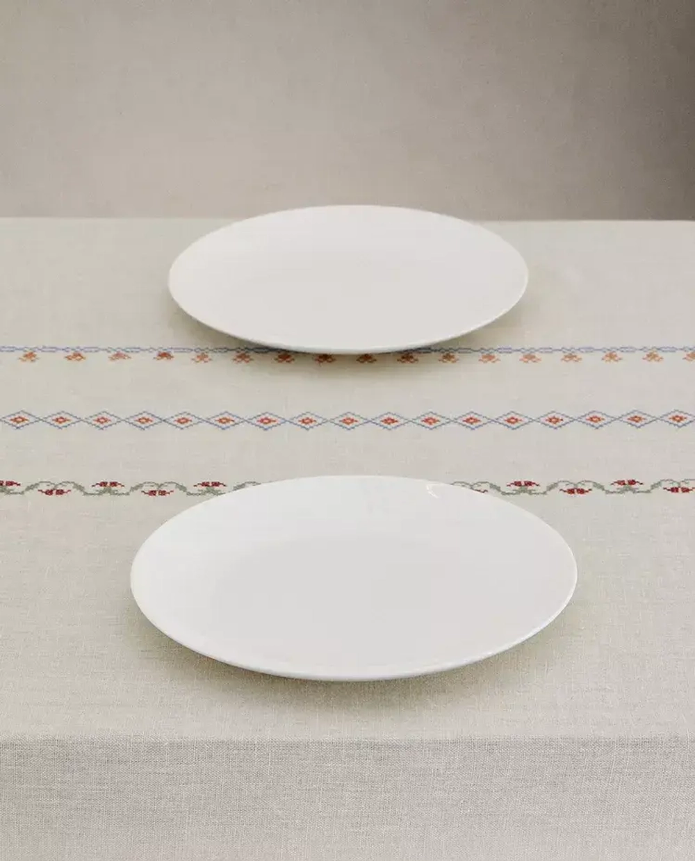 ZARA HOME СКАТЕРТЬ С ВЫШИВКОЙ, ЭКРЮ