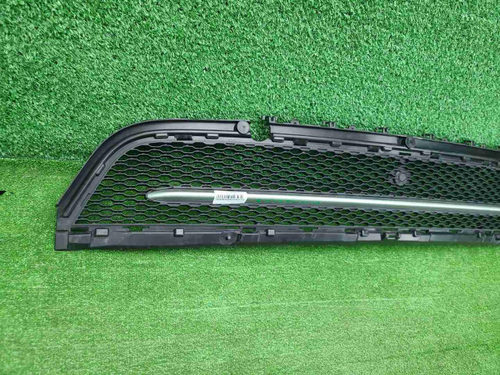 Решетка переднего бампера Range Rover Velar 17-23