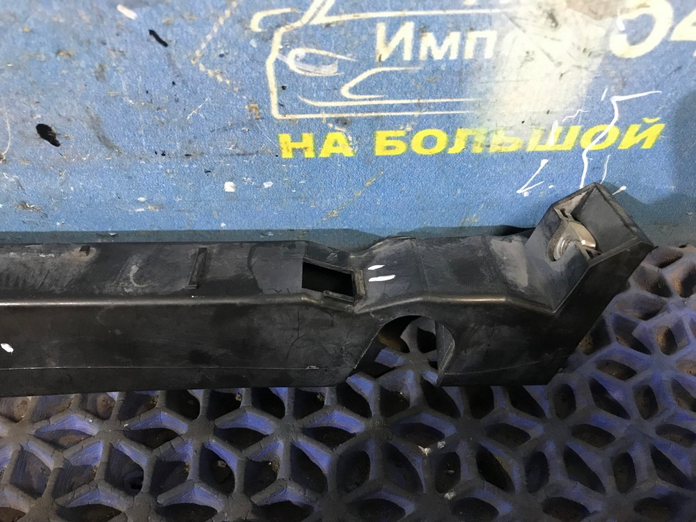 Крепление бампера переднее левое MAZDA DEMIO 2002-2005