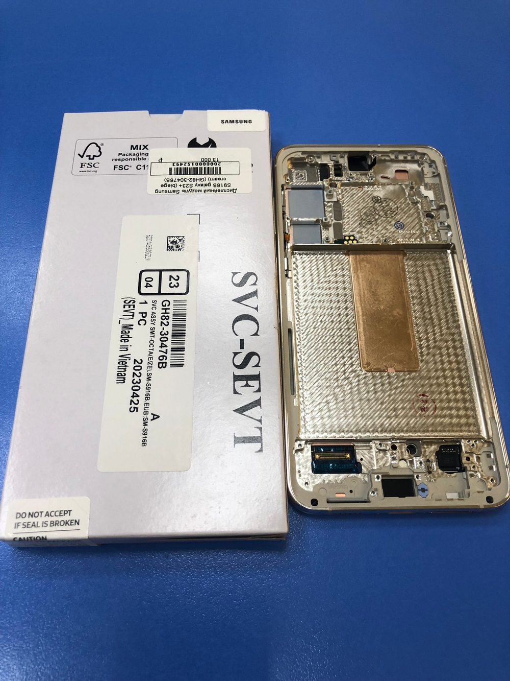 Самсунг S916 Galaxy S23 Plus  Дисплей в сборе с тачскрином и кремовой рамкой Оригинал Сервисный