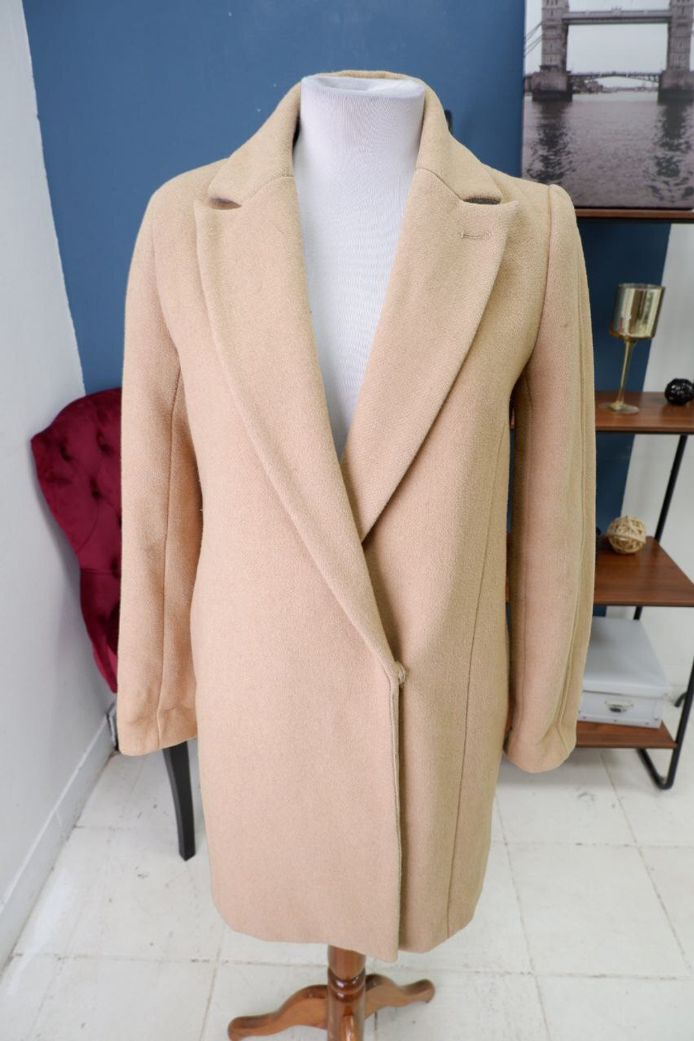 Пальто элегантное светлое 44 размер