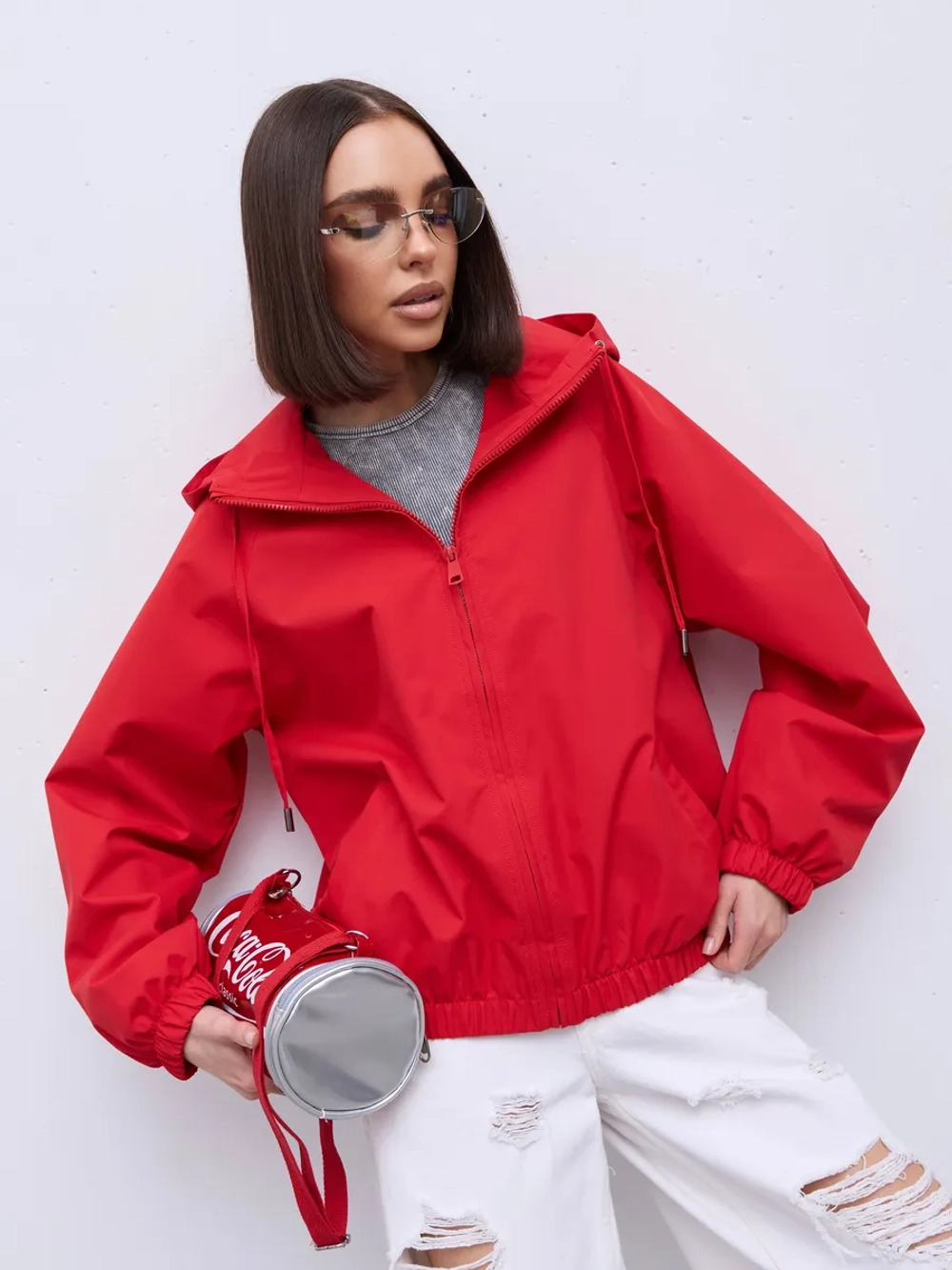 Ветровка с капюшоном