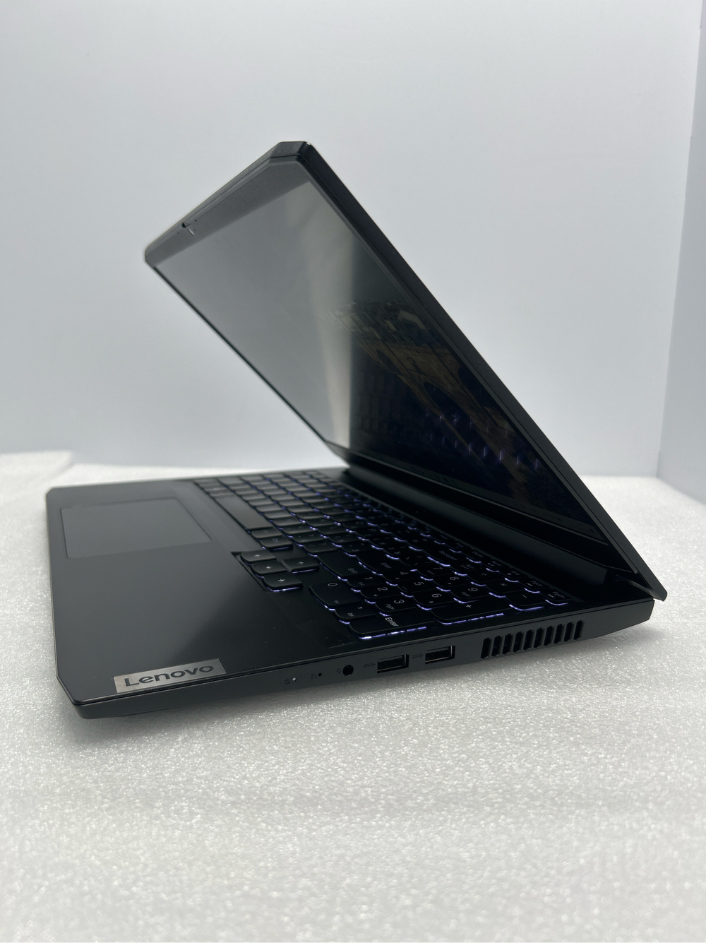 Ноутбук Lenovo IdeaPad Gaming 3 15ACH6 (82K201D1RK) 15.6"/AMD Ryzen 5 5600H/RAM 8GB/SSD 256GB/Nvidia RTX3050 4GB/1920*1080/IPS/DOS/Подсветка кл-ры: LED/Черный. Состояние: Уценка/Большой след. на матрице от клавиатуры/B1
