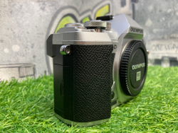 Olympus OM-D E-M5 Mark III (16.000 кадров)