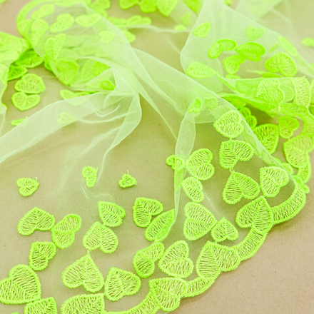 Вышивка на сетке ЛИМОННЫЙ НЕОН СЕРДЕЧКИ, 25см