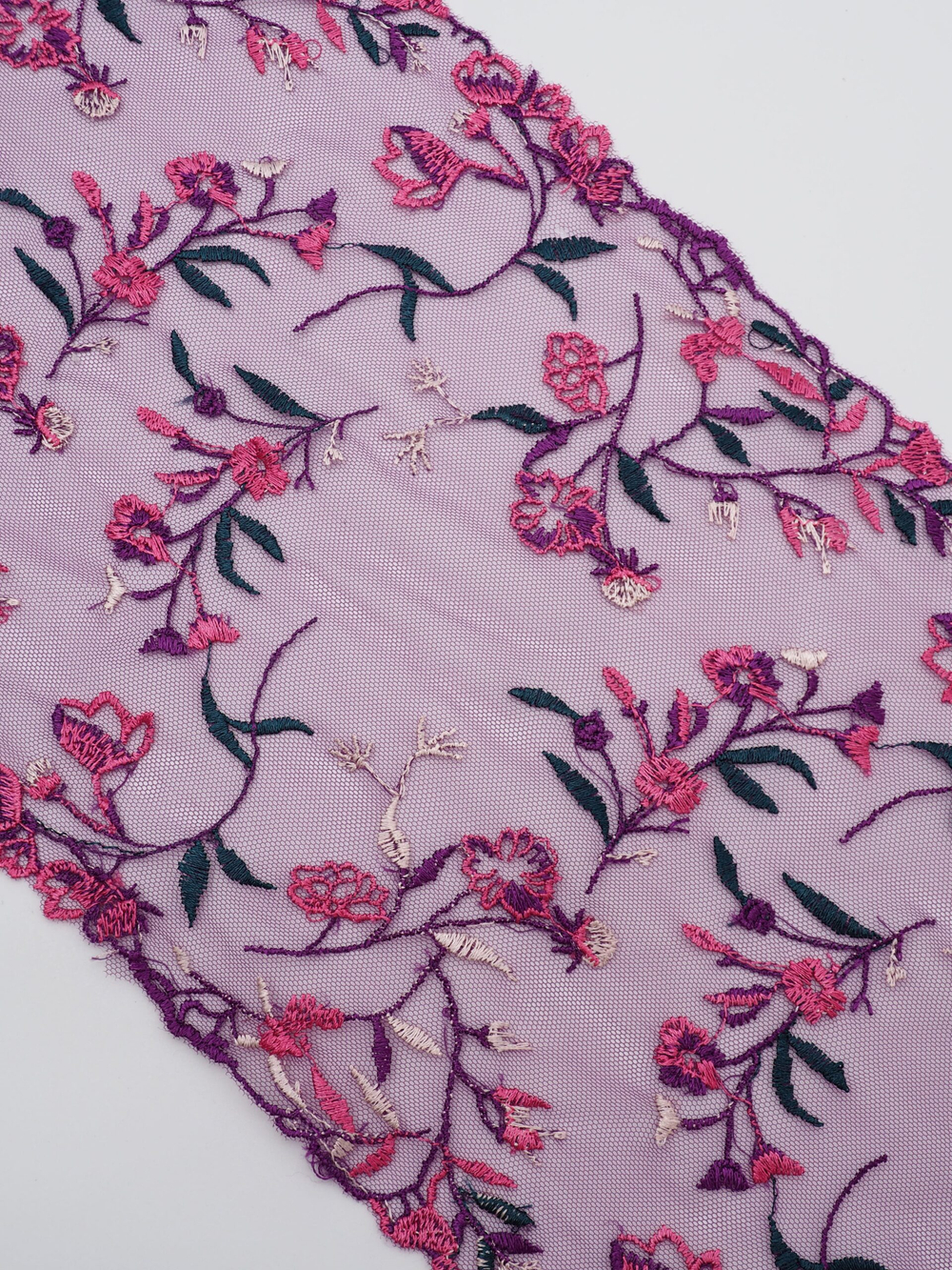 Вышивка на сетке ярко-фиолетовая с мультиколор неэластичная ширина 22 см