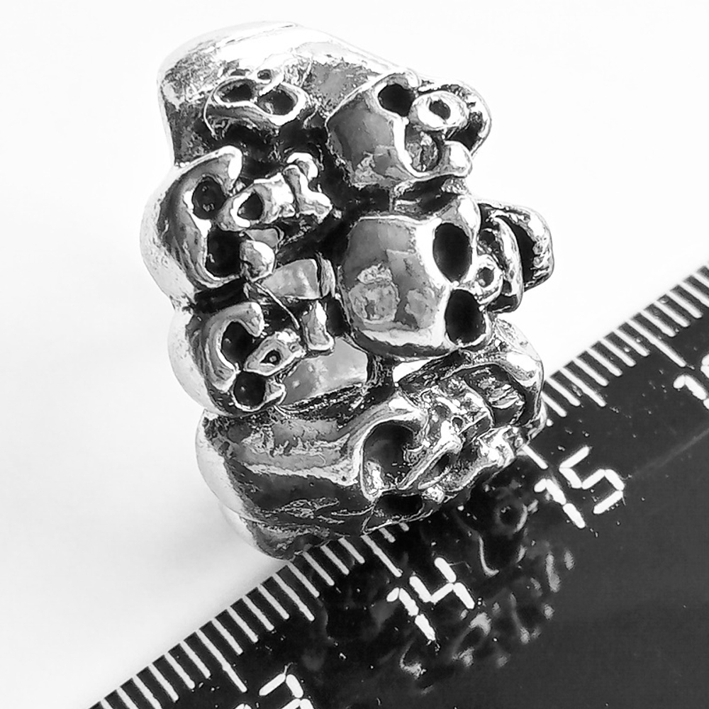 Кольцо  "Черепа", перстень мужской. Размер 19.. Stainless Steel (нержавеющая сталь). Готические украшения.