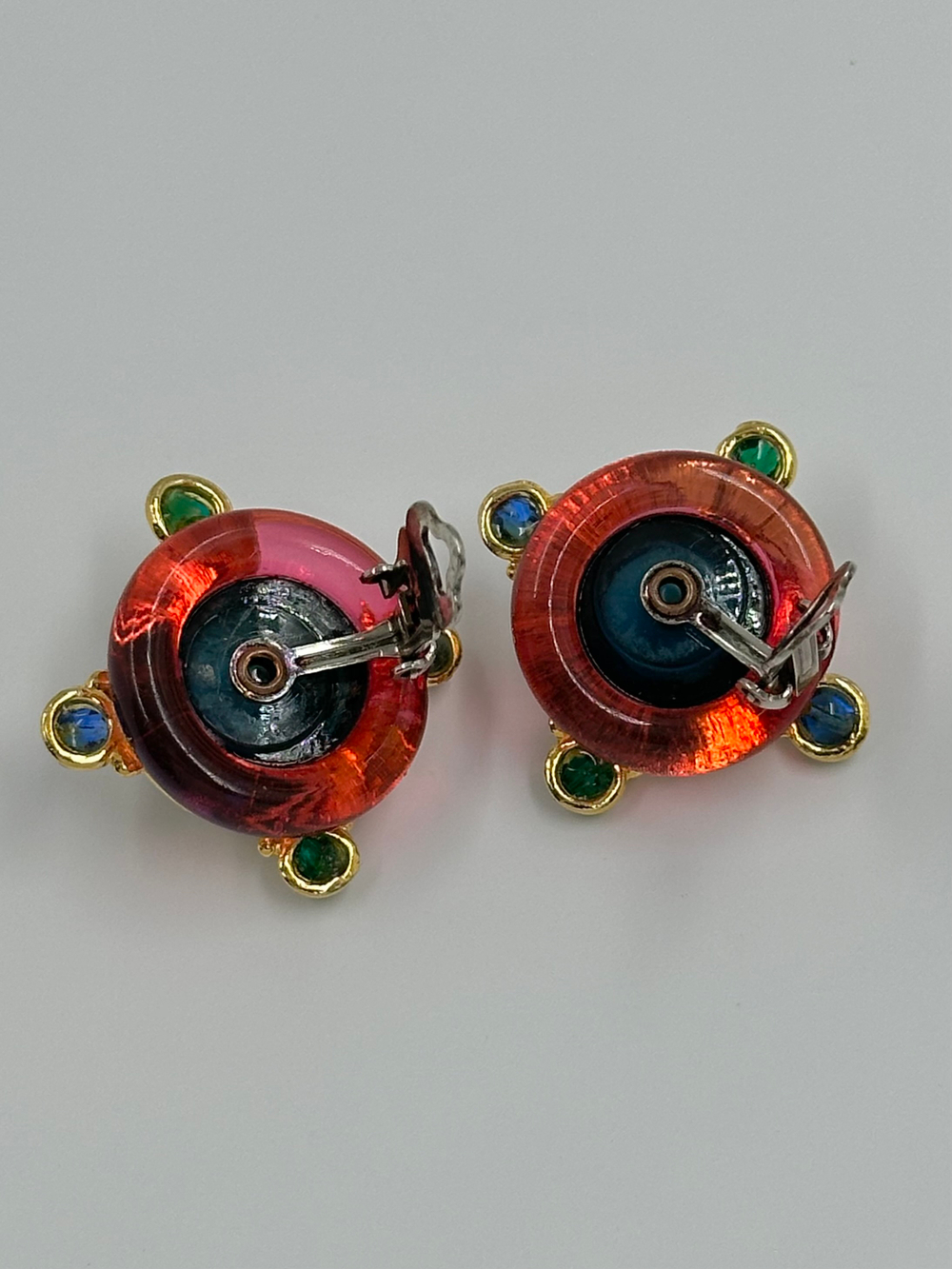 Клипсы с разноцветными вставками