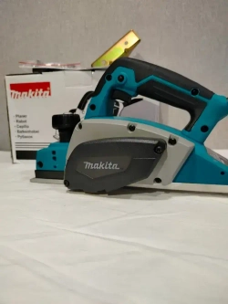 Электрорубанок Макита КР0800