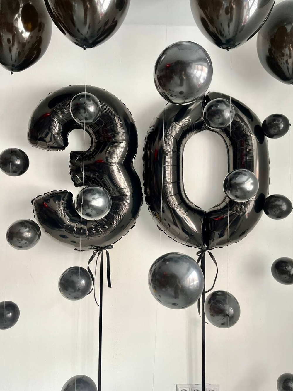 Воздушные шары на 30 лет черный/серебро, мини фотозона №2656