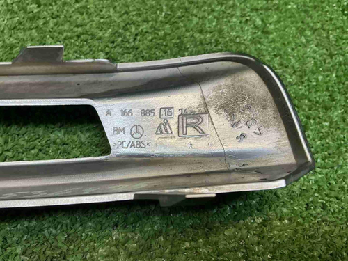 Накладка ПТФ правая Mercedes M W166 (11-15) AMG