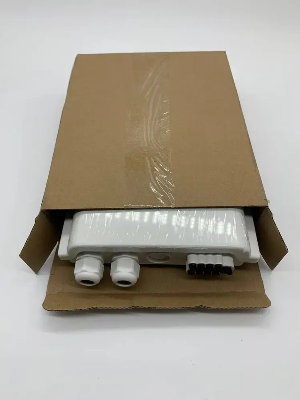 Оптическая распределительная кросс-муфта FTTH GJS-X30B, 1x8, 200х215х54мм, белый