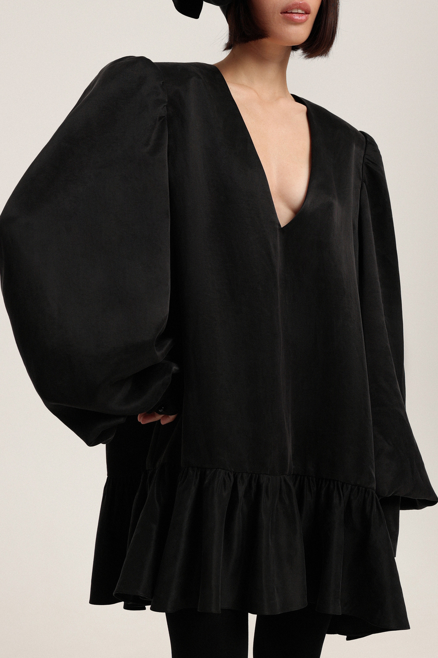 Платье с воланом