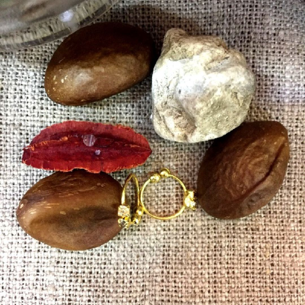 Клипса в нос круглая с шариками и камнями под золото