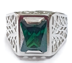 Ювелирное кольцо из серебра с нанокристаллом