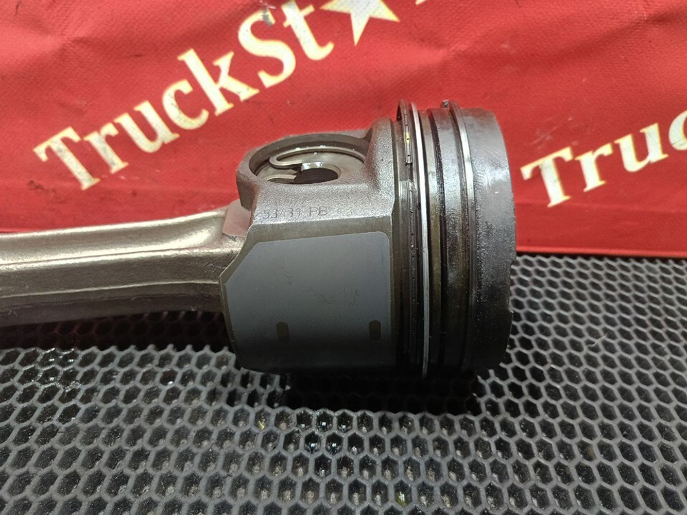 Поршень с шатуном 2021г