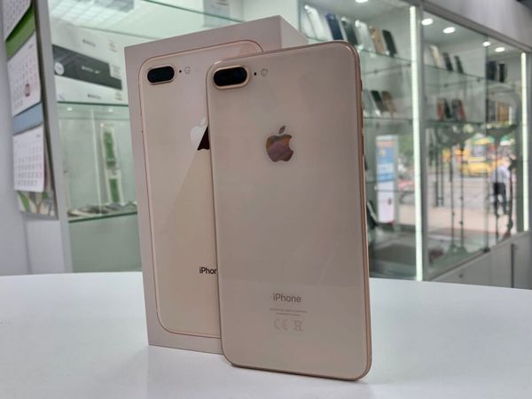 Ремонт и Замена Заднего Стекла на Айфон 8 Plus с Использованием Лазерной Технологии