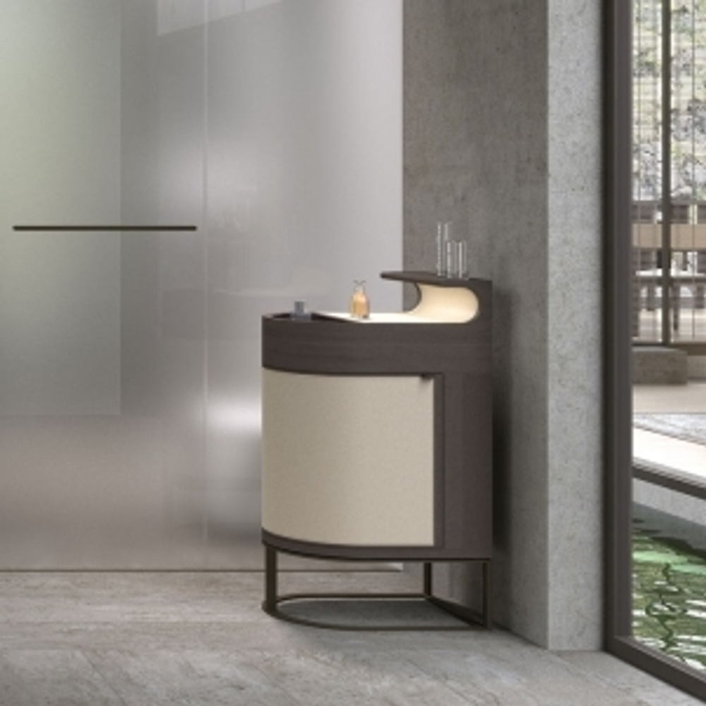 Консоль ChiWingLo PLAI Tall Console