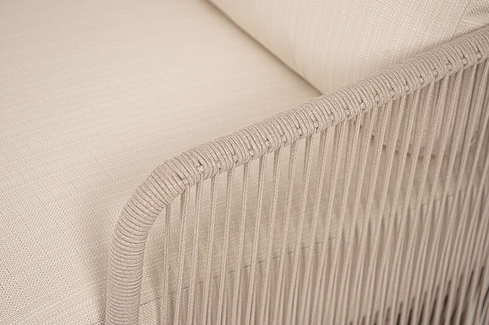 "Альбано" кресло плетеное из роупа, каркас алюминий светло-серый (RAL7035) муар, роуп бежевый круглый, ткань Mossle светло-бежевая