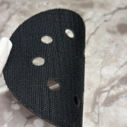 Защитная прокладка для шлифовальной подошвы 125 мм, 8 отверстий, толщина 3 мм.