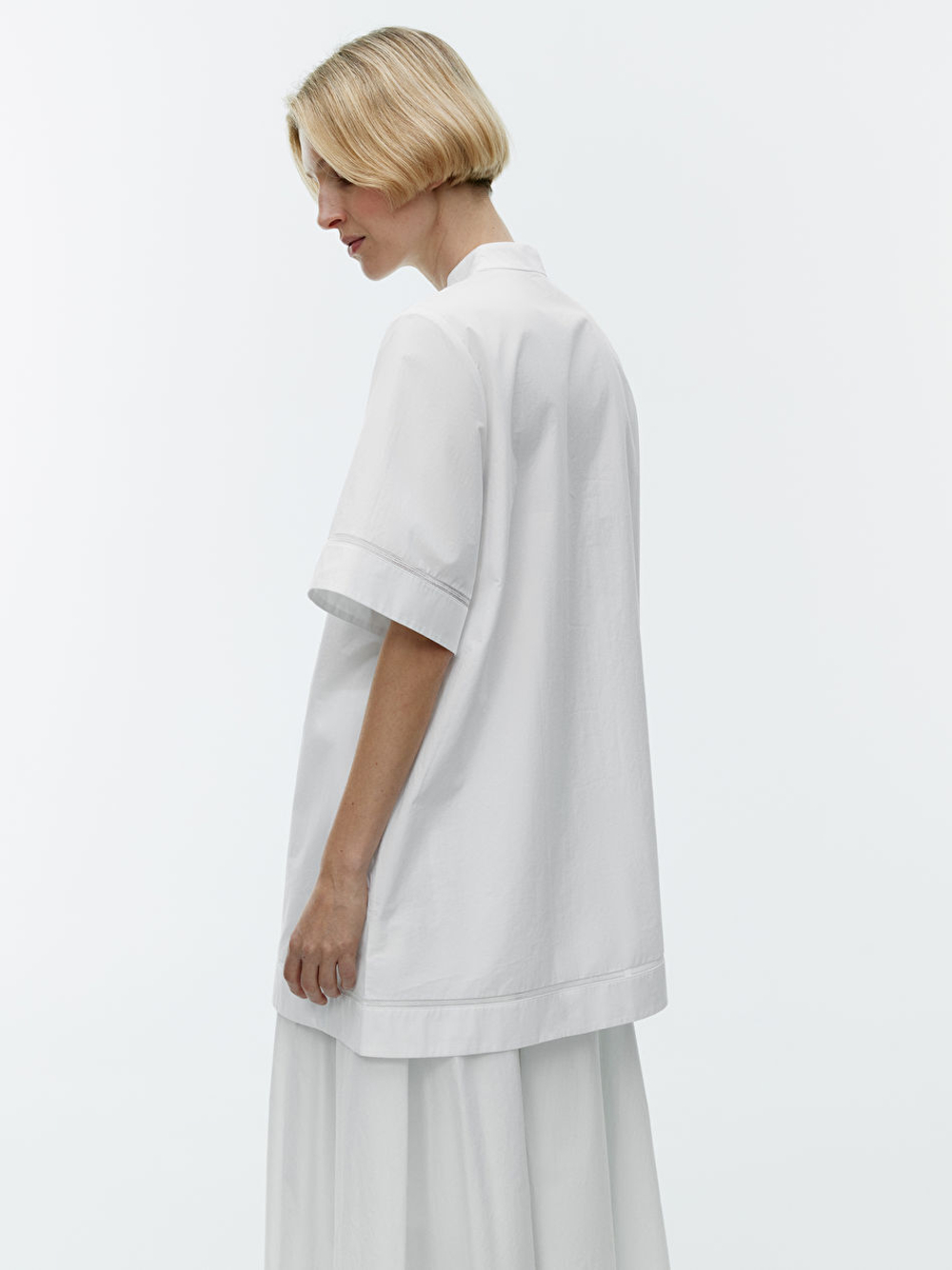 ARKET ПЛАТЬЕ-ТУНИКА С КОРОТКИМИ РУКАВАМИ, БЕЛЫЙ