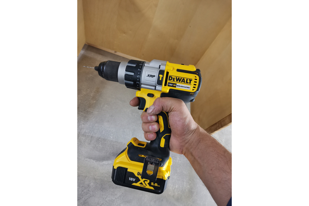 Ударная дрель-шуруповерт DEWALT DCD996NT