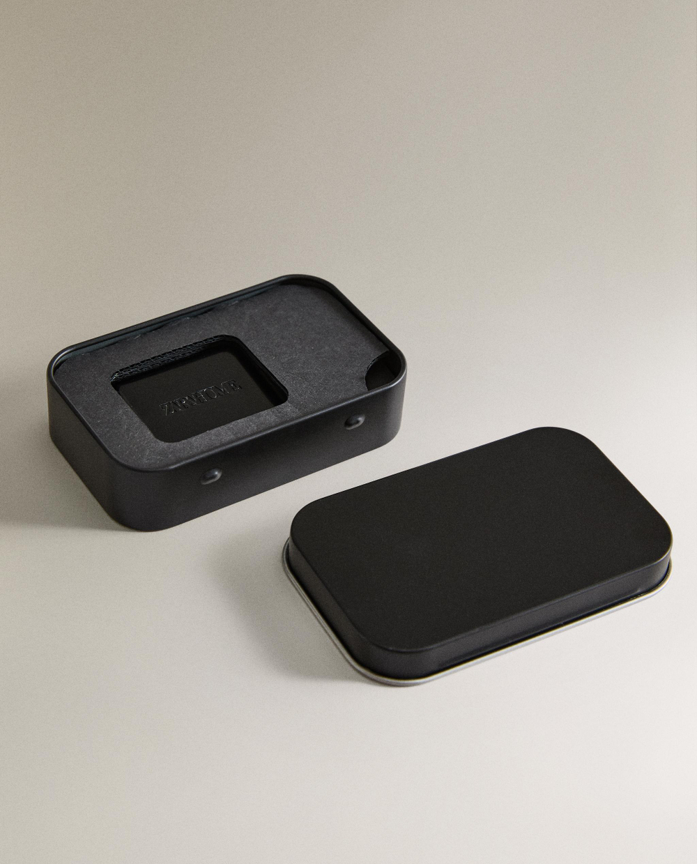 Zara Home Ароматизатор для автомобиля Poetic Mind 20 мл, аромат ароматический, Золотой