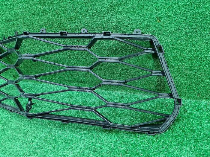 Решетка переднего бампера Chevrolet Camaro 6 15-18