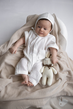 Песочник и чепчик, Белый