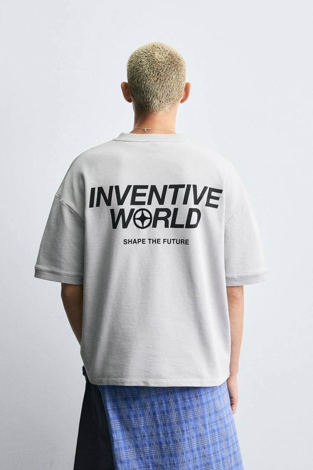 ZARA ТОЛСТОВКА С КОМБИНИРОВАННЫМИ ПРИНТАМИ, ЦВЕТ ЛЬДА