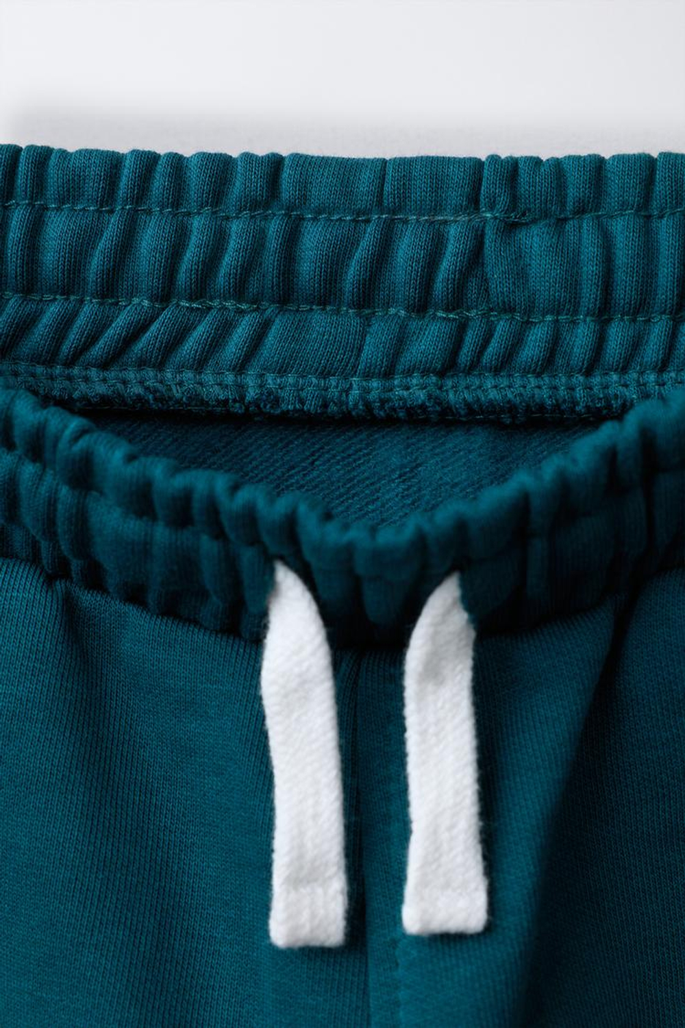 ZARA ДЖОГГЕРЫ ИЗ МЯГКОЙ ТКАНИ С НОМЕРОМ, БУТЫЛОЧНО-ЗЕЛЕНЫЙ