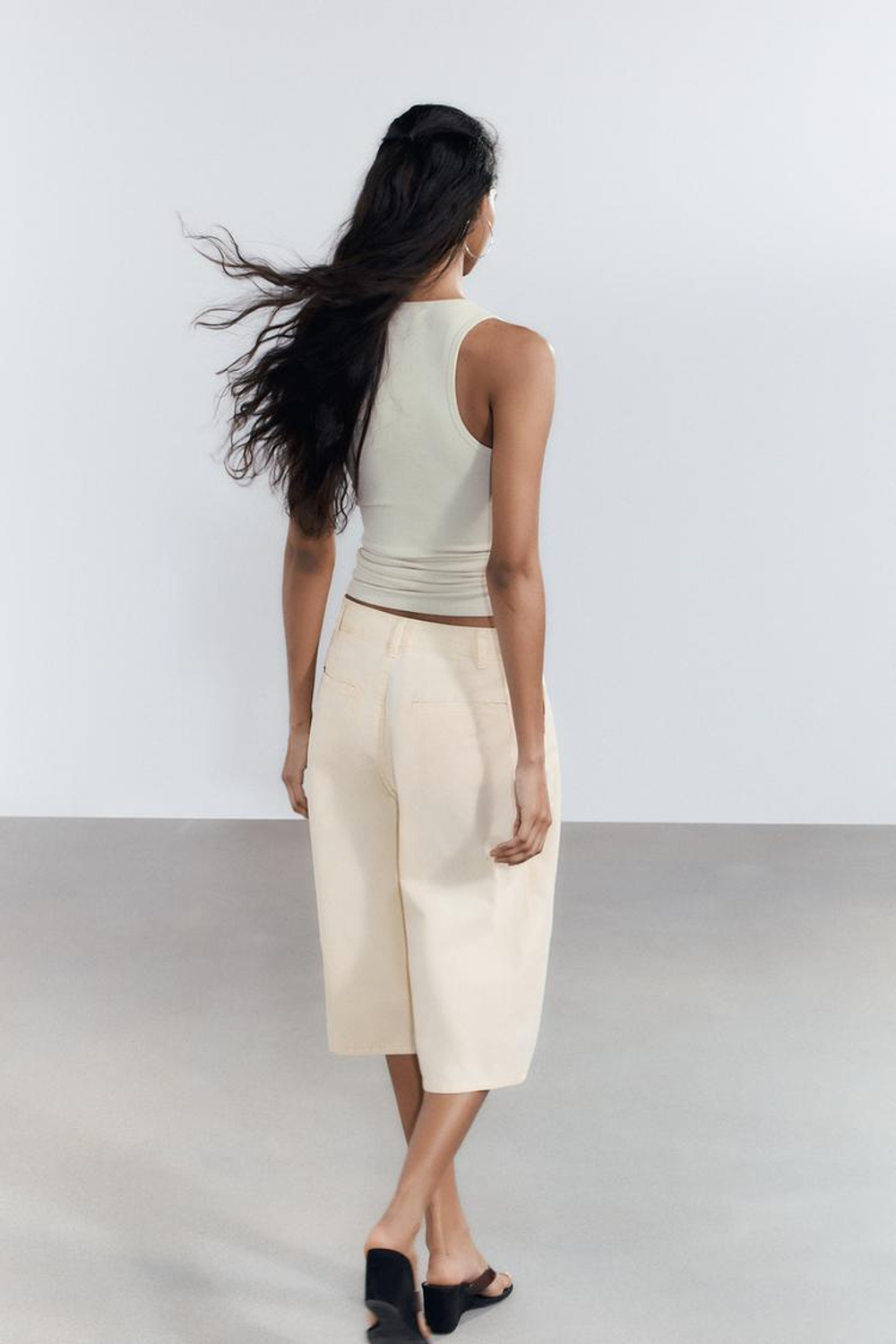 ZARA ТОП ИЗ МОДАЛА И ХЛОПКА С БРЕТЕЛЯМИ, ЦВЕТ СЛИВОЧНОГО МАСЛА