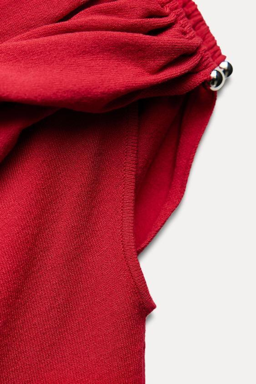 ZARA ТРИКОТАЖНЫЙ ТОП С ЗОЛОТИСТОЙ ДЕТАЛЬЮ, КРАСНЫЙ