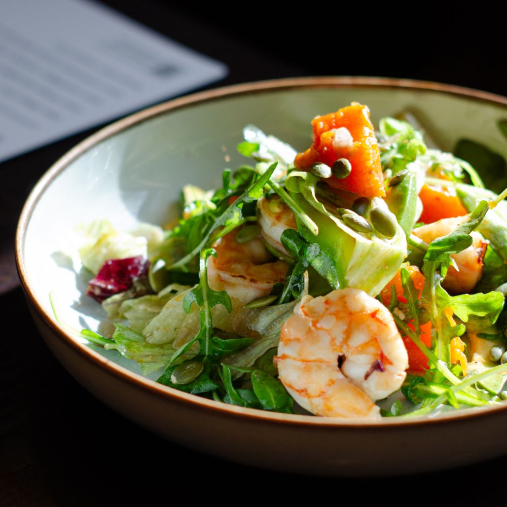 Салат с запеченной тыквой, креветками и авокадо