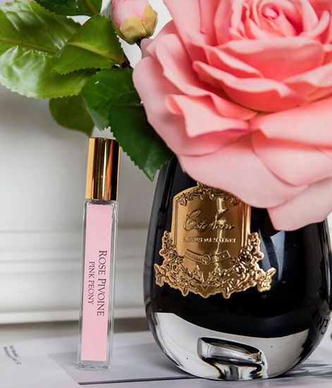 Роза чайная розовая в темной вазе, Cote Noire