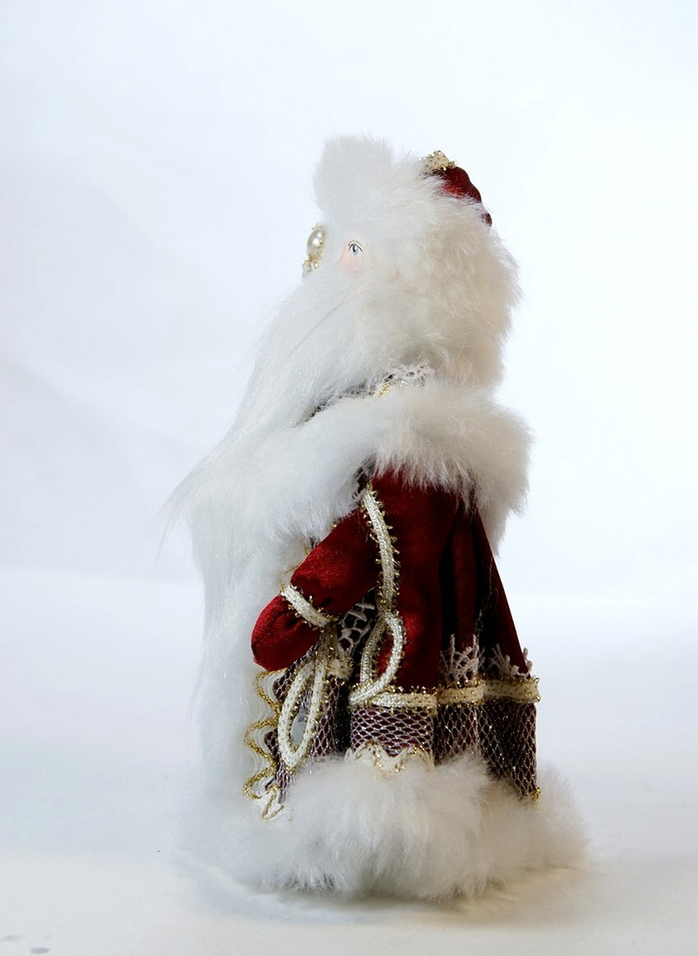 Кукла коллекционная Дед Мороз в кружевной шубе