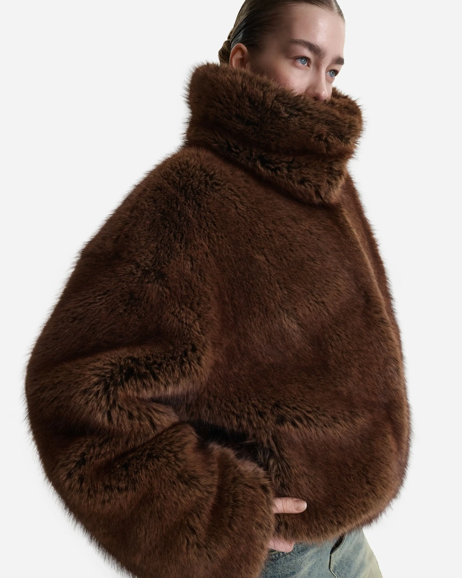 Укороченная шуба из экомеха