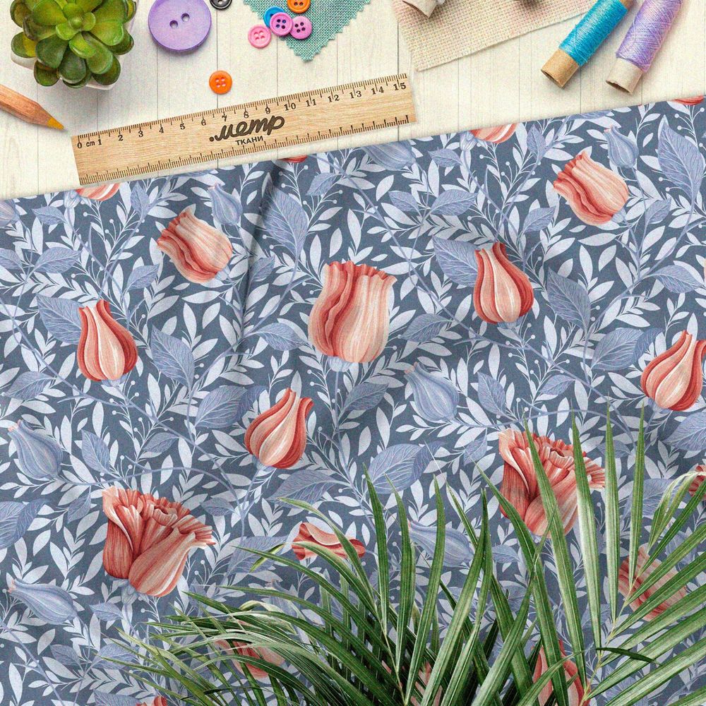 Ткань лён мелкие пастельные бутоны роз на голубом фоне