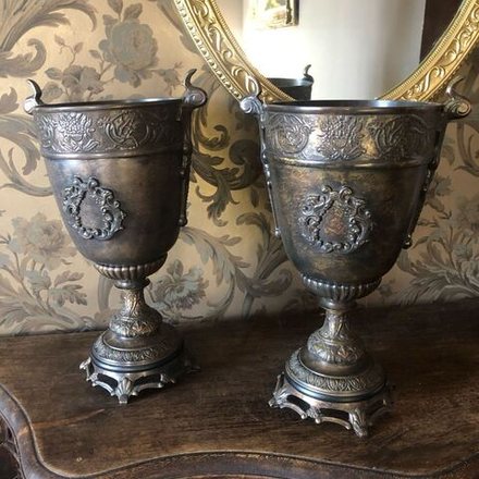 Бронзовые вазы