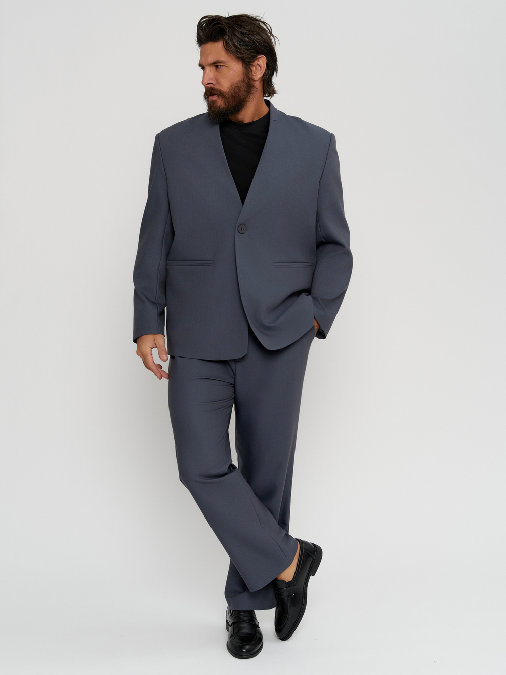 Однобортный костюм без ворота