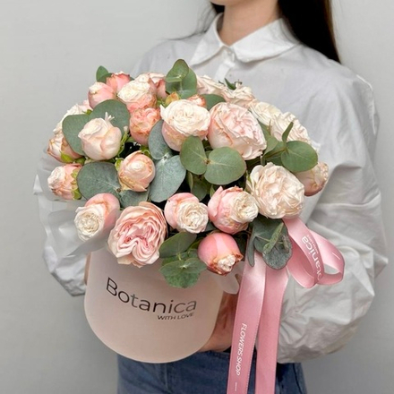 Нежная коробка с кустовой розой Бомбастик 2607202554