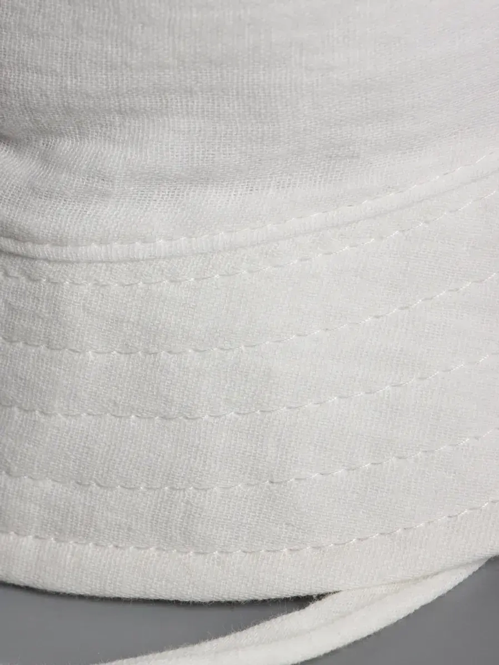 Белая детская панама на лето с завязками