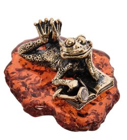 Народные промыслы AM-1092 Фигурка «Лягушка с книжкой на пляже» (латунь, янтарь)