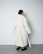 Шуба из искусственного меха норки молочный