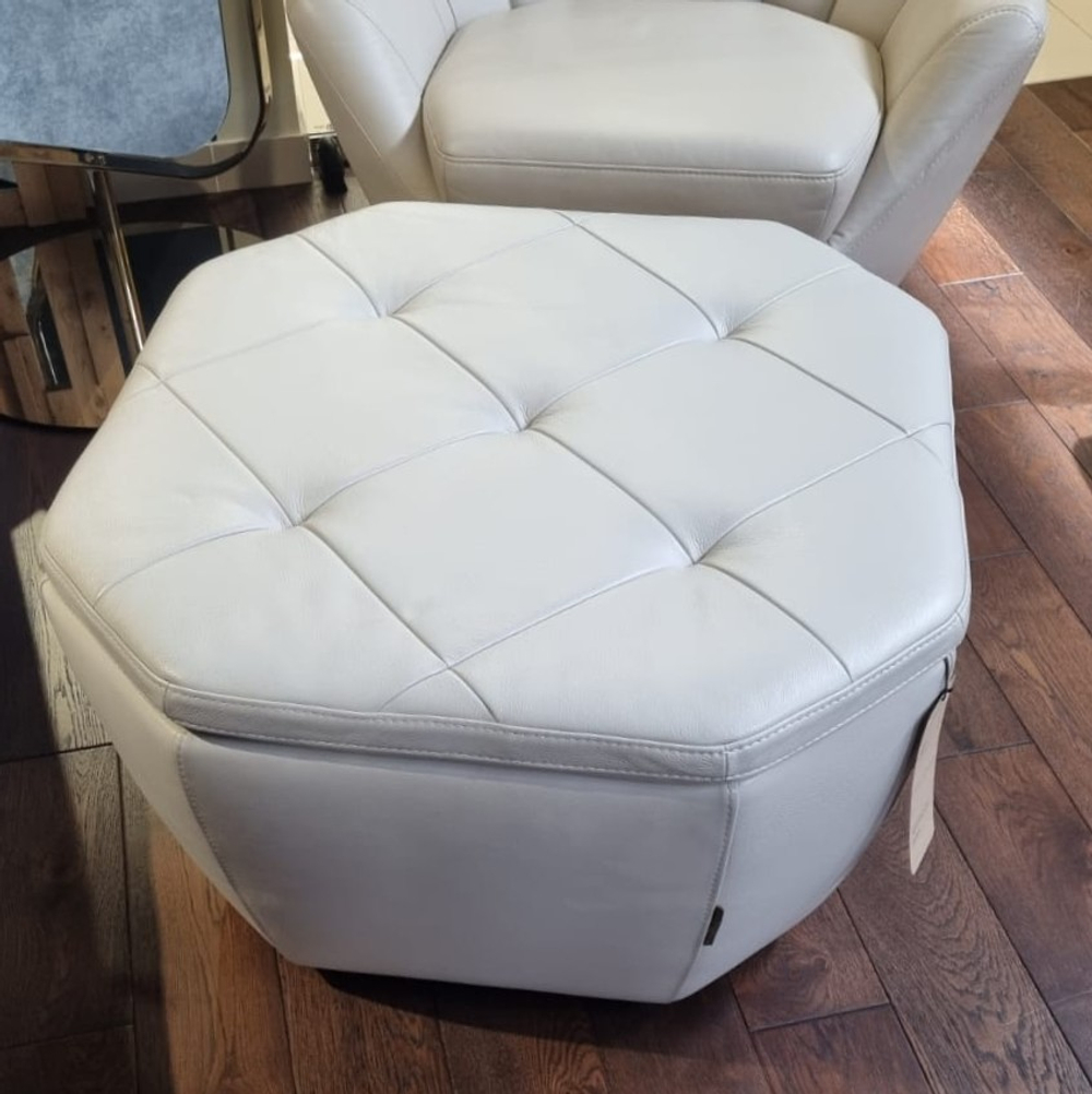 Кресло с пуфом Кристалл Britannica. Натуральная кожа, поворотный механизм.