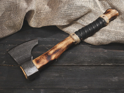 Топор "Один", рукоять комель берёзы (обжиг)