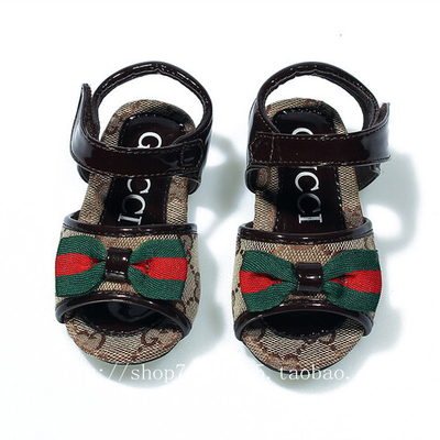 Сандалии детские из текстиля с бантом и отделкой лаковой кожей